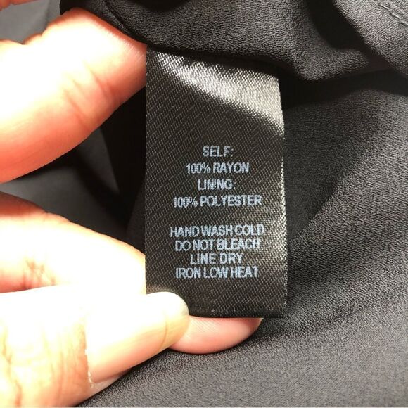 Lulus Women’s Short Sleeve Cutout Chic of Perfection Black Shift Dress Size S - Picture 14 of 14